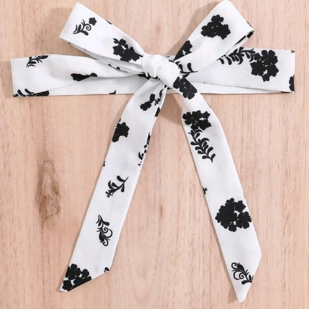 Black and White Kids Floral Dress Size 8